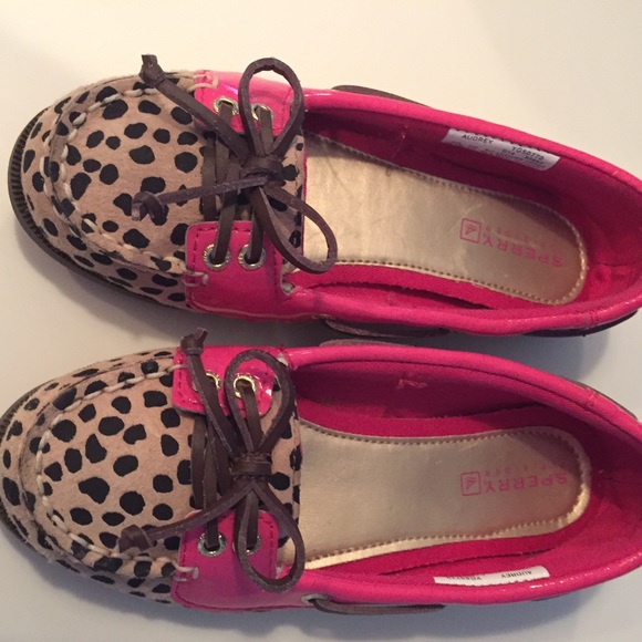 NWOT Sperry pink and animal print.
