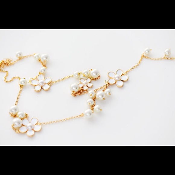 ❤️❤️cute gold flower necklace - Picture 3 of 3
