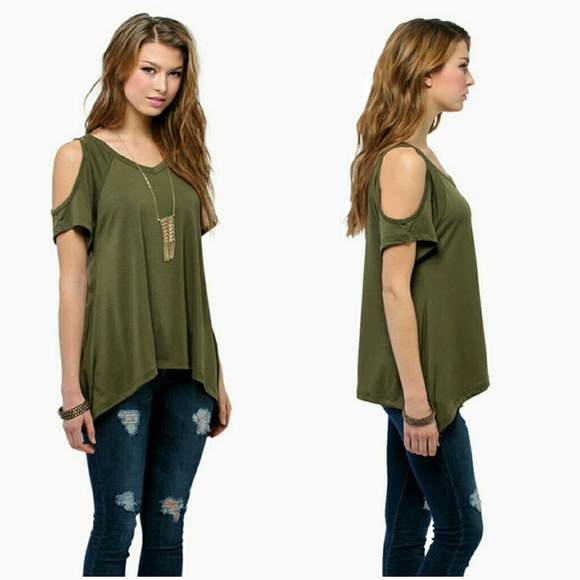 Cold shoulder Loose V neck T - Picture 2 of 4