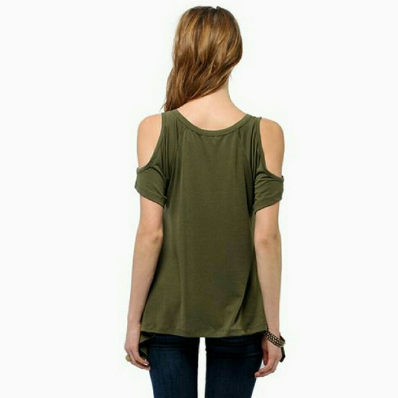 Cold shoulder Loose V neck T - Picture 3 of 4