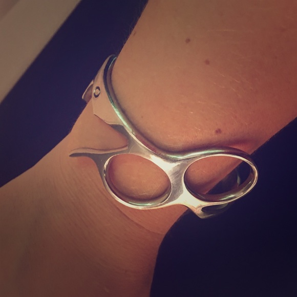 UNIQUE scissor bangle