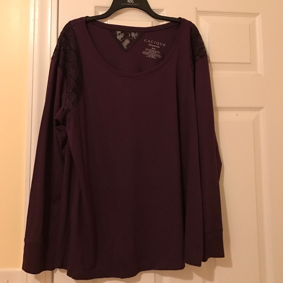 Pretty lace detailed Cacique sleep top