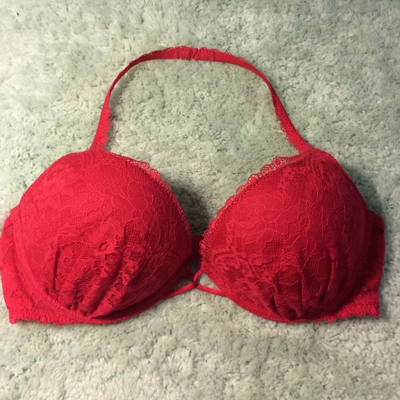 Victoria's Secret Miraculous Bra in Red Lace