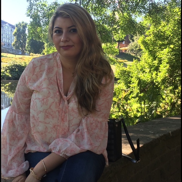 Meet your Posher - Picture 2 of 6