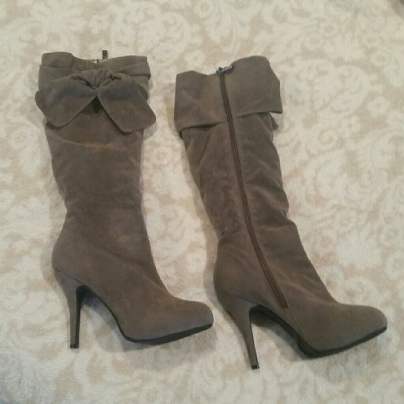 Shoes - Taupe platform boots