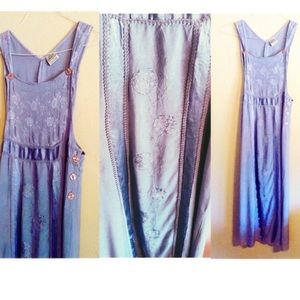 Beautiful vintage apron dress 👸 (reposh)