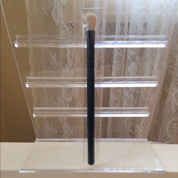 HOLIDAY SALE! MAKEUP Eye Shadow Crease Brush - Picture 1 of 3
