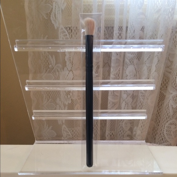 HOLIDAY SALE! MAKEUP Eye Shadow Crease Brush - Picture 2 of 3