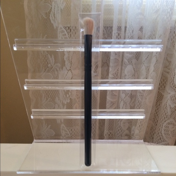 HOLIDAY SALE! MAKEUP Eye Shadow Crease Brush - Picture 3 of 3