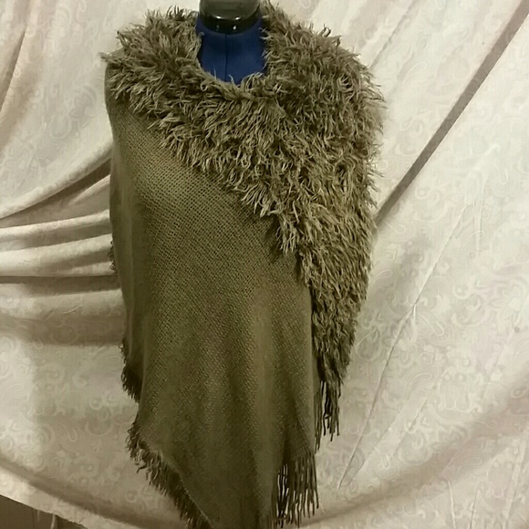 FURRRRY SWEATER SHAWL