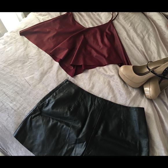 Burgundy crop top - Picture 1 of 3