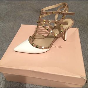 BCBGeneration | White/taupe studded heel