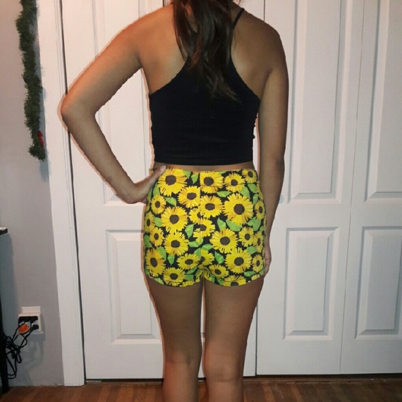 H & M shorts - Picture 2 of 4