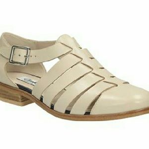 Clarks Hotel Bustle Flat Sandals Fisherman