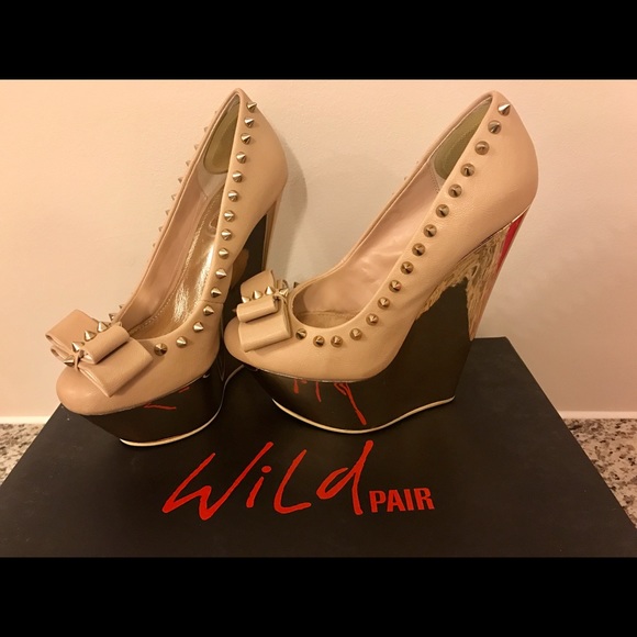 Gold nude shoes