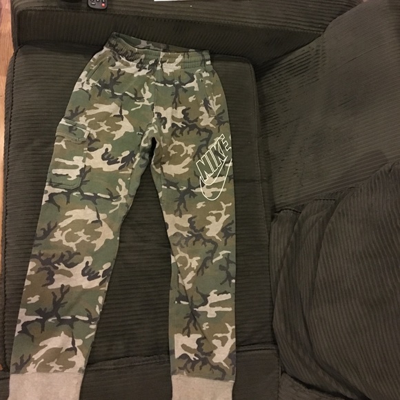 Boys joggers camo.