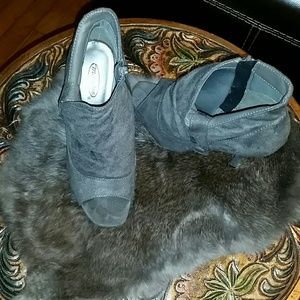 Open toed ankle heels