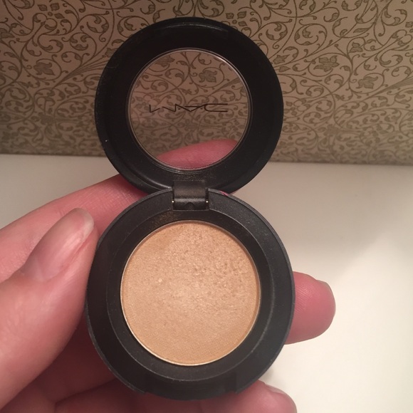 MAC eyeshadow and lipstick - Picture 2 of 3