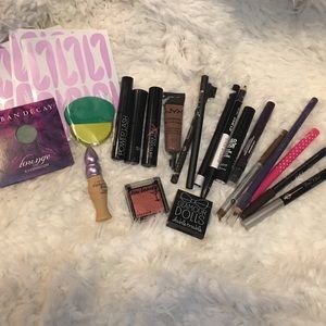 24 PIECE EYE MAKEUP LOT