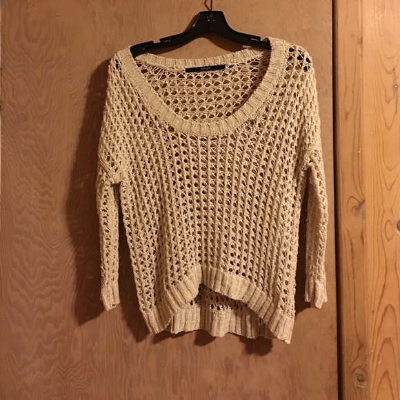 Kensie Loose Knit Cropped Sweater