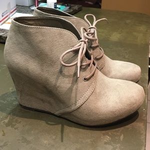 Never worn X-Appeal wedges