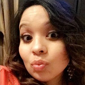 Meet your Posher, Delia