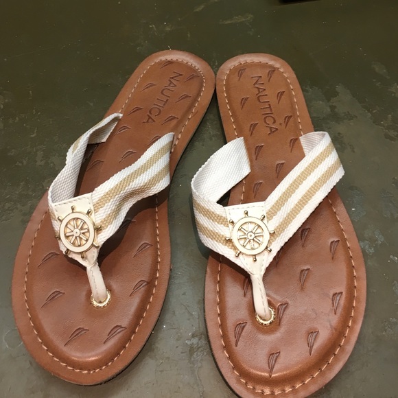 Never worn Nautica flip flops