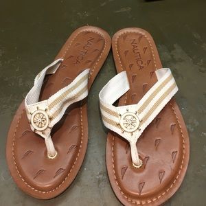 Never worn Nautica flip flops