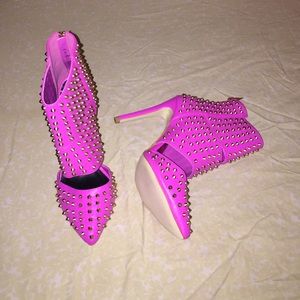 Red Kiss Studded Ankle Booties Sz 9 *SALE!!*