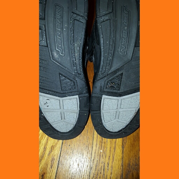 Sneakers - Picture 2 of 4