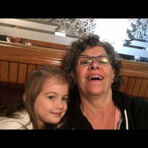 Meet your Posher, Cynthia