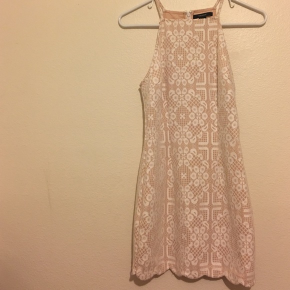 Light pink/cream white lace bodycan dress