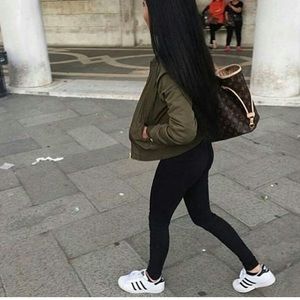 Meet your Posher, Olivia