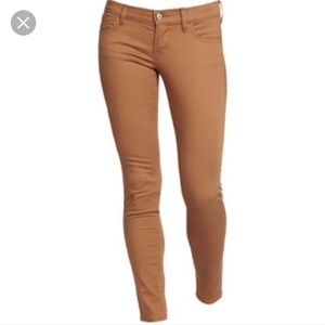 ✨✨ SOLD!!! ✨✨ OLD NAVY khaki skinny jeans