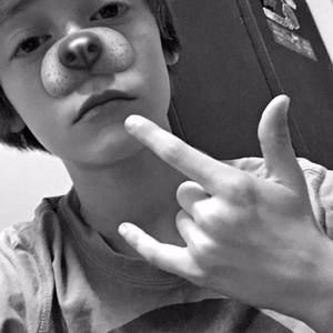 Meet your Posher, Devin