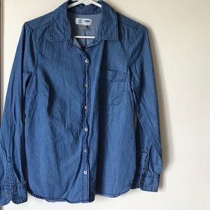 ❌SOLD❌Old Navy button down Chambray shirt