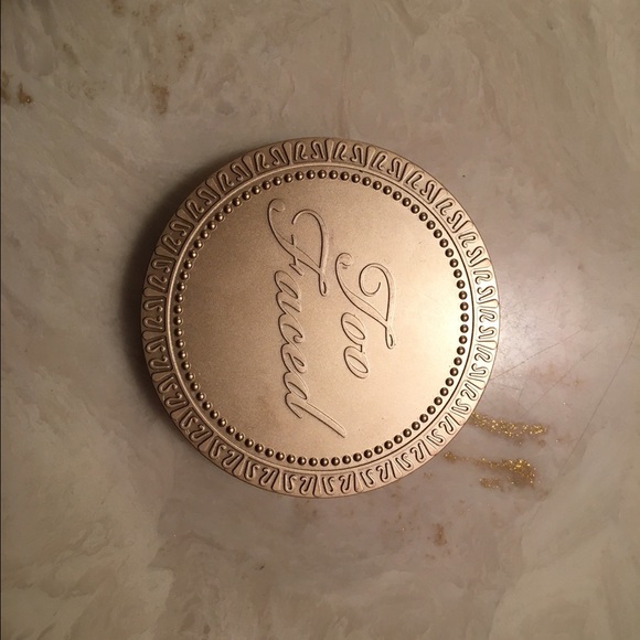 Too faced blushing bronzer