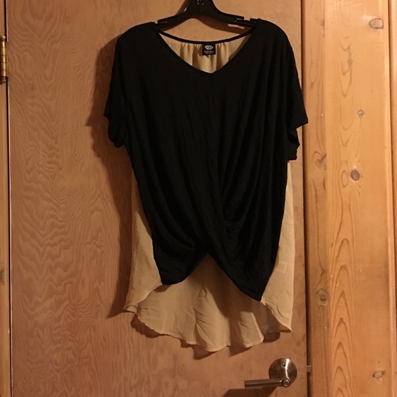 NWOT Bobeau Twist Front Chiffon Back Tee - Picture 3 of 4