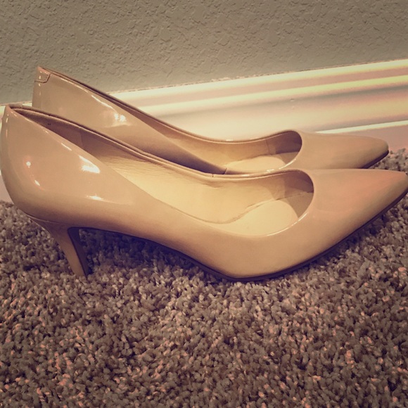 Nude Nine West kitten heels 👠 worn only once