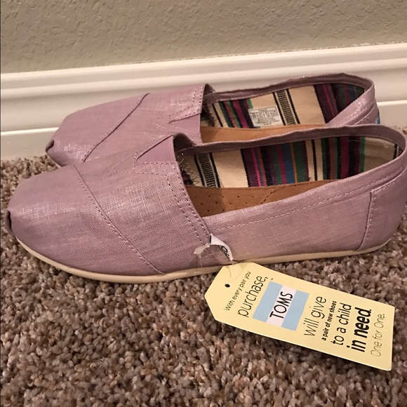 NWT!!! Lilac Toms size 8.5