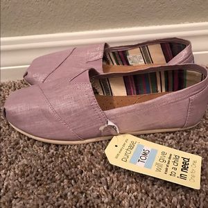 NWT!!! Lilac Toms size 8.5