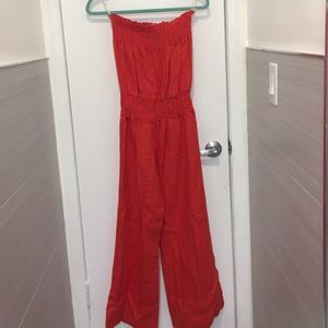 Strapless, wide-leg linen jumpsuit.