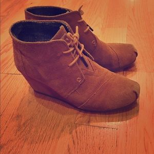 TOMS Suede Desert Wedge