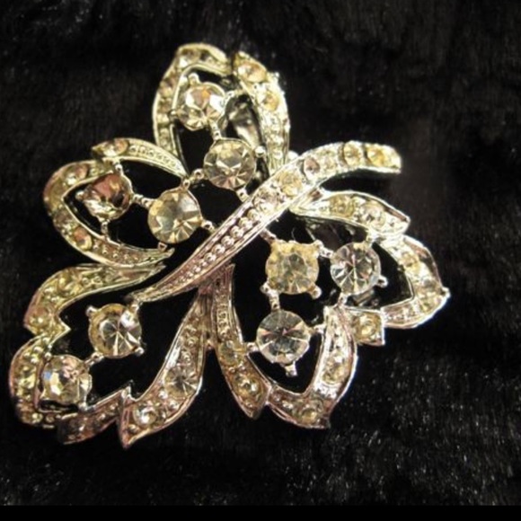 Coro Vintage Leaf Brooch - Picture 2 of 3