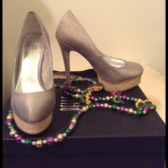 Silk Silver Pump 6M 5" heel w/1" plat. Immaculate