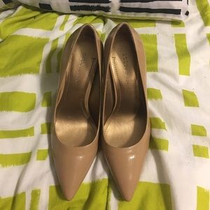 BCBG Daisey Pumps. Nude. 8 1/2B