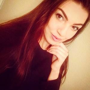 Meet your Posher, Yana