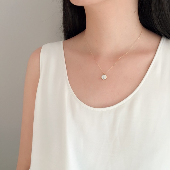 White howlite marble coin gold filled necklace - Picture 2 of 4