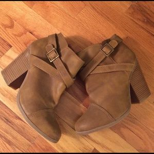 Tan Lauren co rad booties 7.5