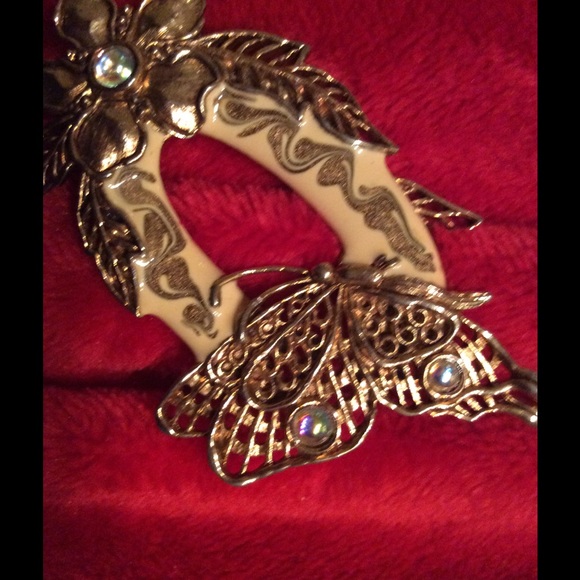 Brooch - Picture 2 of 3